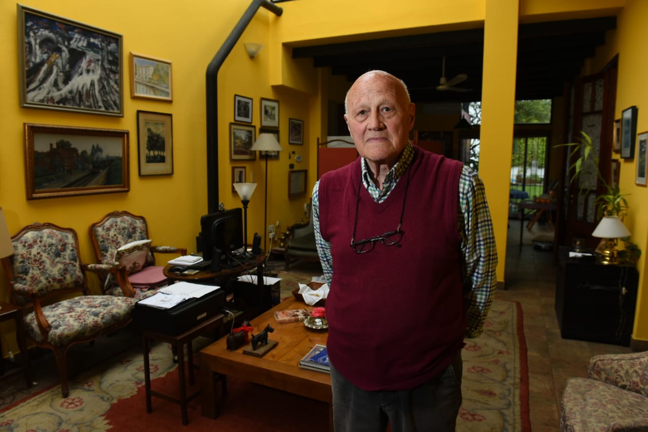 Roger Davis tiene 80 años y actualmente reside en Parque Chacabuco, Capital Federal (Jonatan Moreno/Crónica).