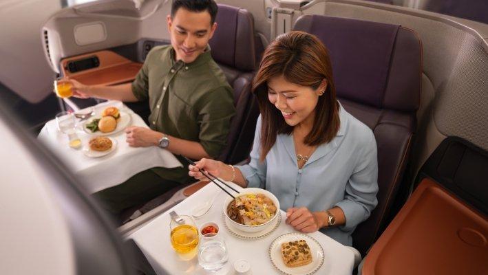 Una aerolínea de Singapur transforma sus aviones en restaurantes. 