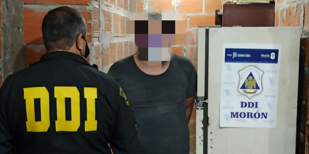 Este es uno de los secuestradores que fue capturado por los investigadores policiales.