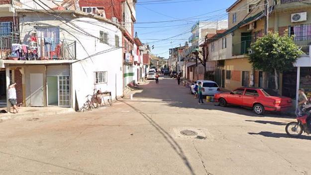 La persecusión policial empezó en La Boca y terminó en Barracas (Google Street View).