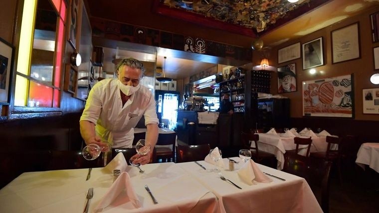 Advertencia de gastronómicos por el toque de queda nocturno.