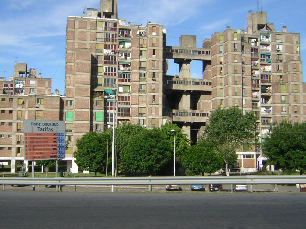 Lola Jazmín Montero, de 5 meses, fue baleada en la cabeza en este complejo habitacional.