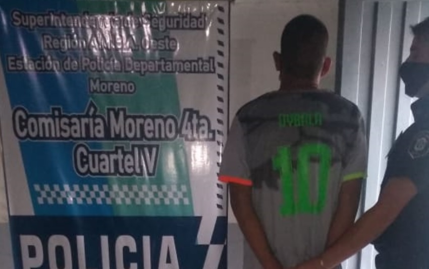 Este es el delincuente que fue apresado por los policías.