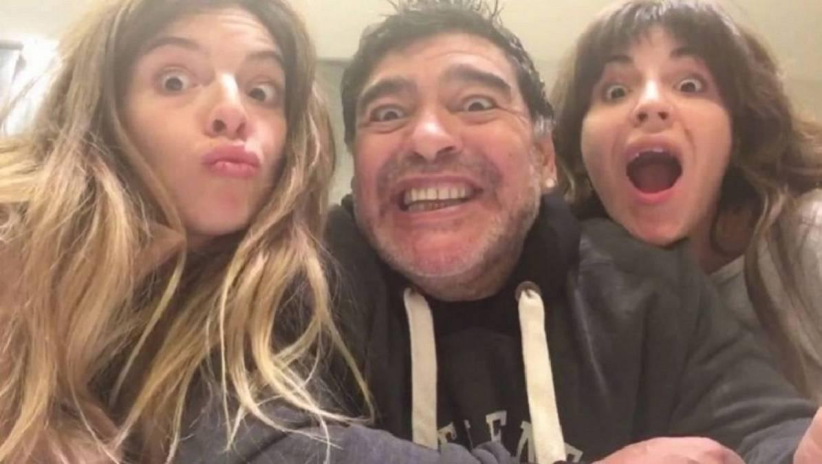 Durante su homenaje por cumplir 60 años, Diego Maradona se vió muy decaído