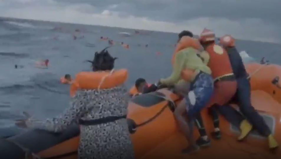 Desesperada búsqueda de la madre para encontrar al bebé (Captura de video).