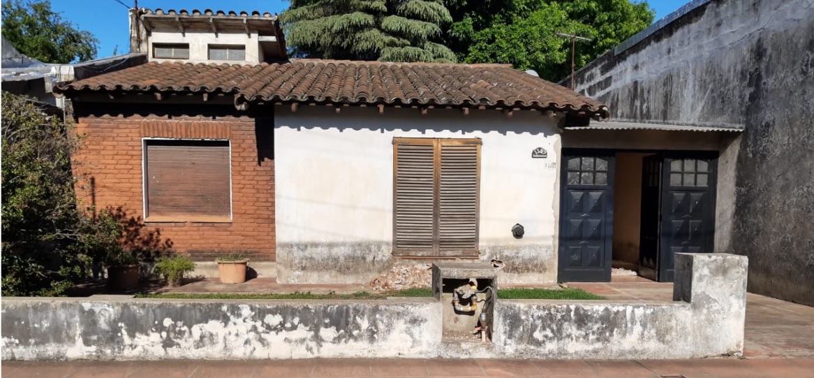 Roberto Danelli, de 72 años, fue asesinado a cuchilladas por su hijo en el interior de esta vivienda.