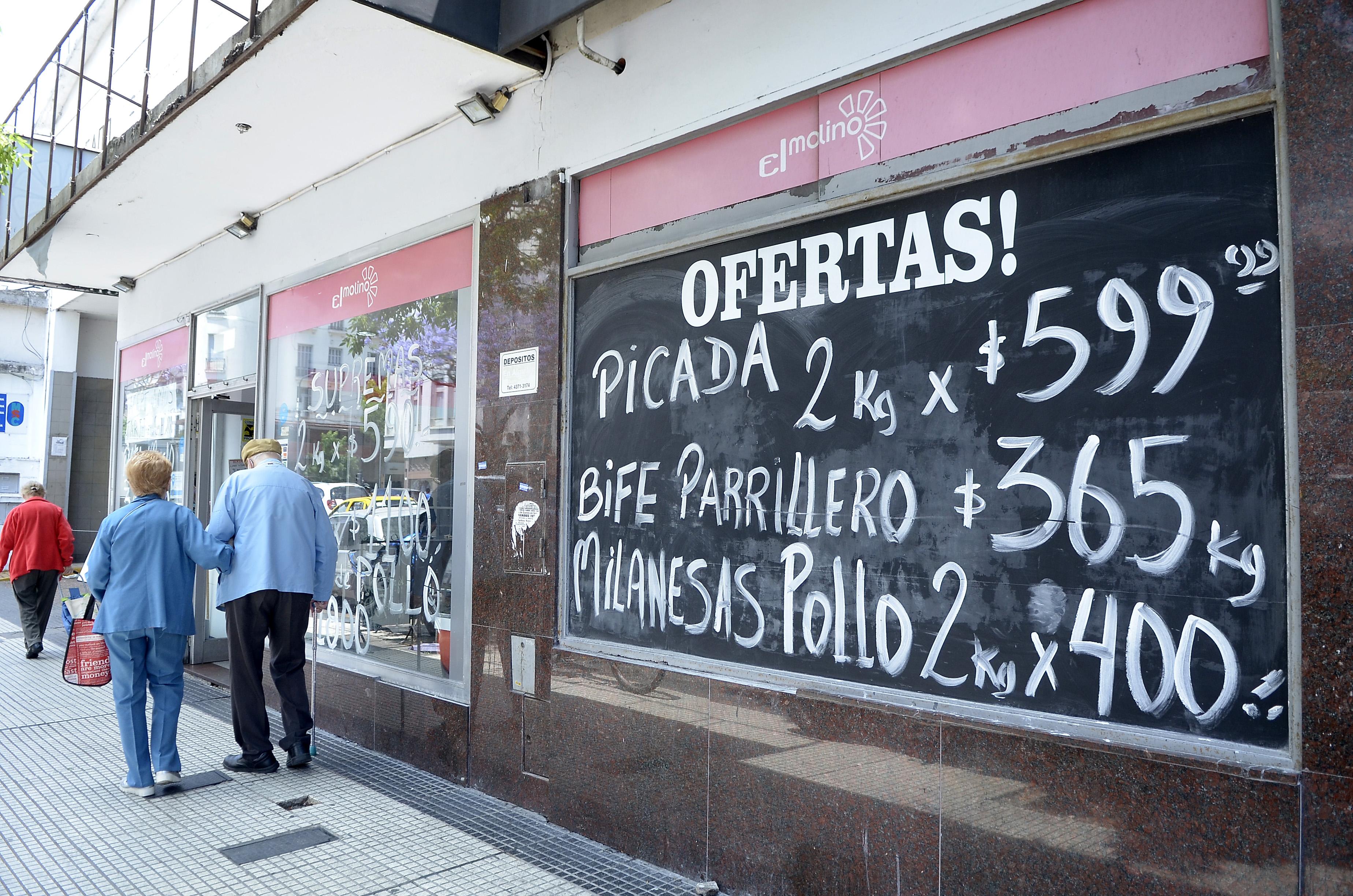 Los establecimientos tratan de captar público con las ofertas (Crónica/ Fernando Pérez Re)