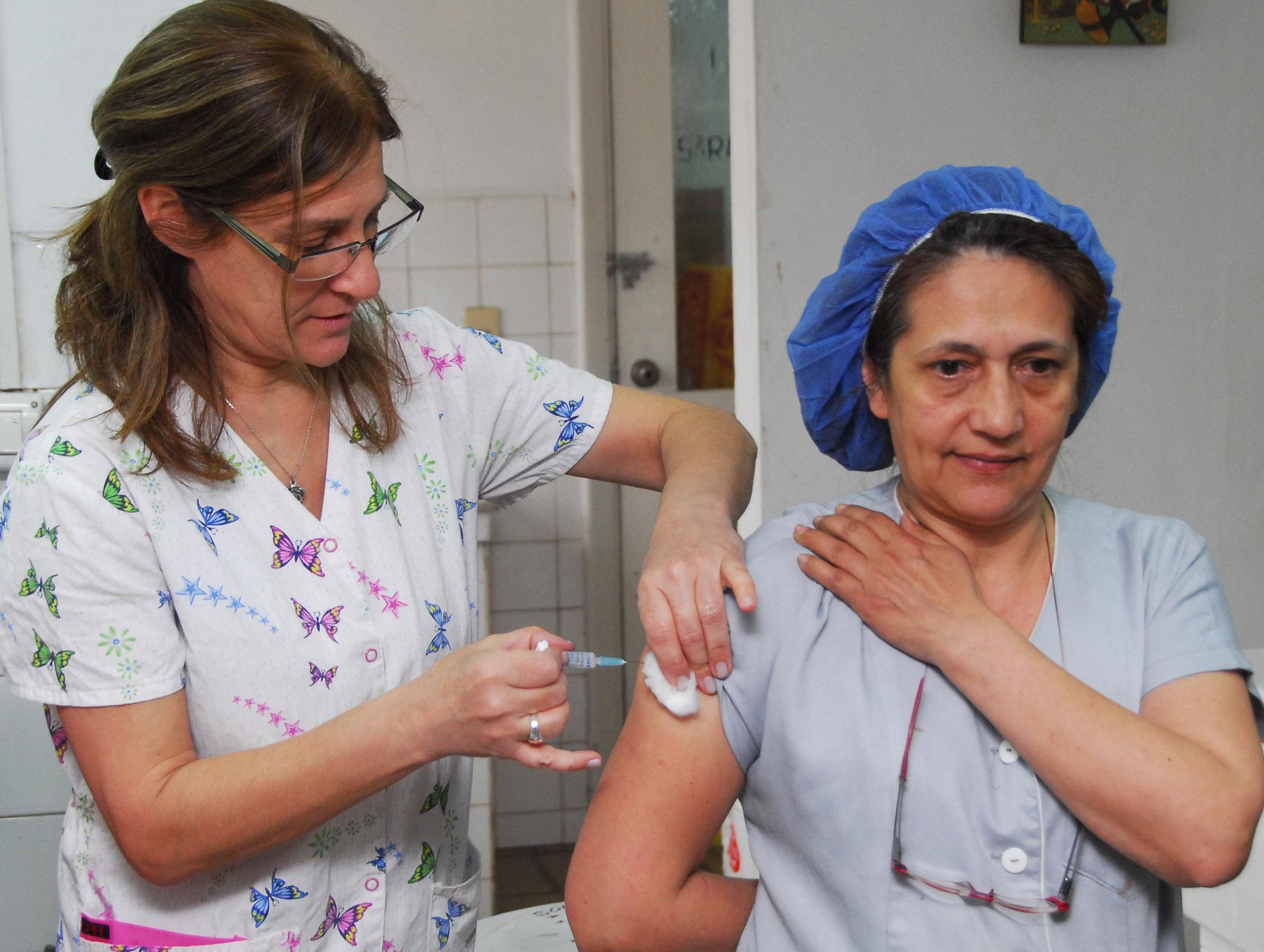 Los primeros a inmunizar serán los trabajadores de la salud. 