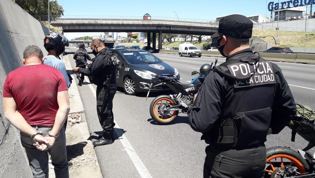 Se robó un auto y lo atraparon en plena General Paz: tenía documentación falsificada.