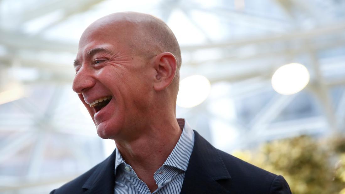 Con , Jeff Bezos sigue siendo el hombre más rico del mundo.