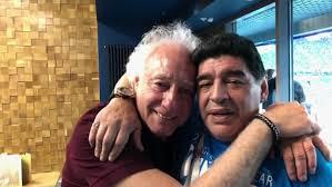 El reencuentro: Diego Maradona y Guillermo Coppola en el momento en que finalmente volvieron a verse personalmente. 