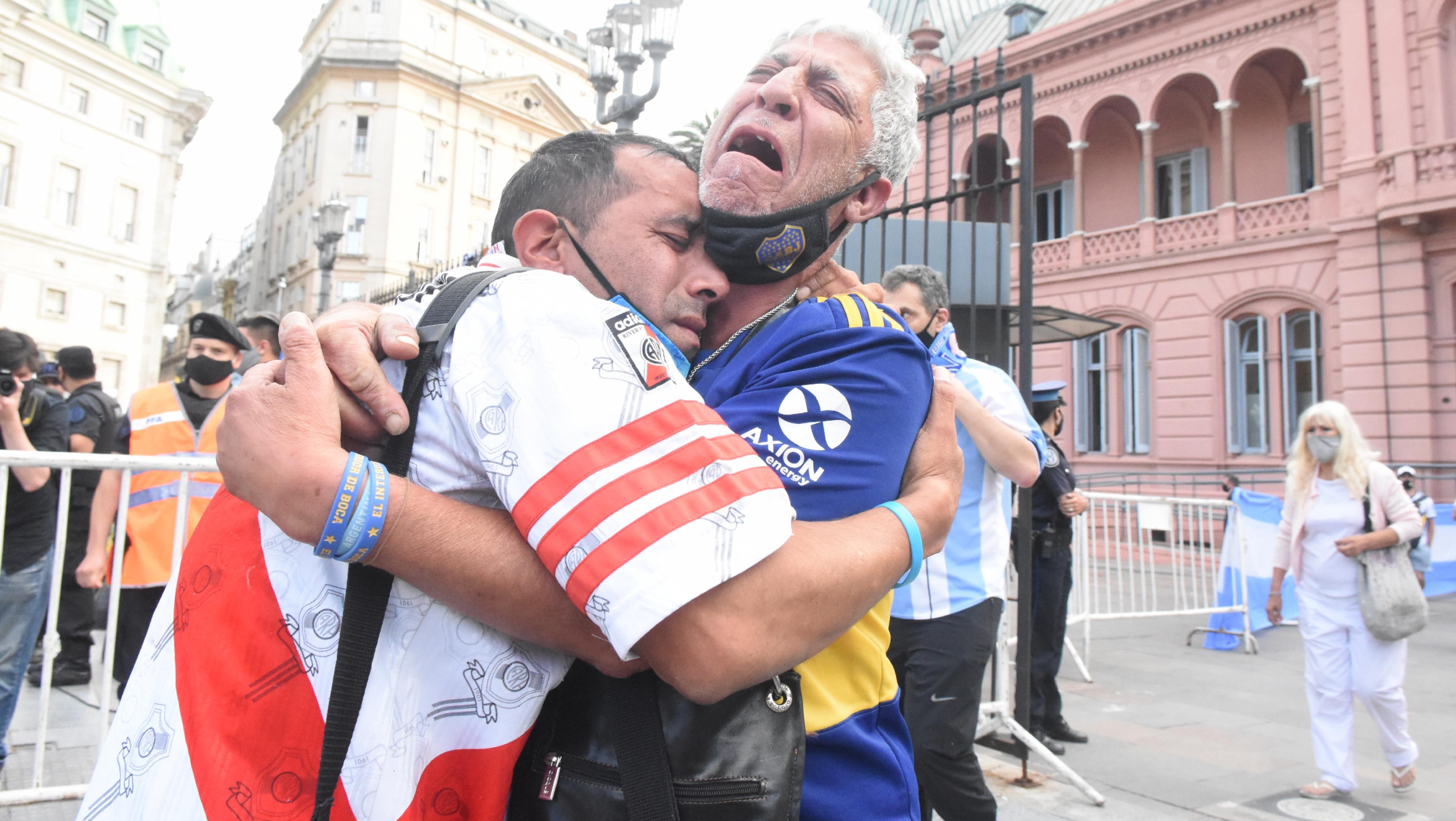 Sólo Diego Maradona pudo lograr una imagen tan poderosa (Pablo Villán/Crónica).