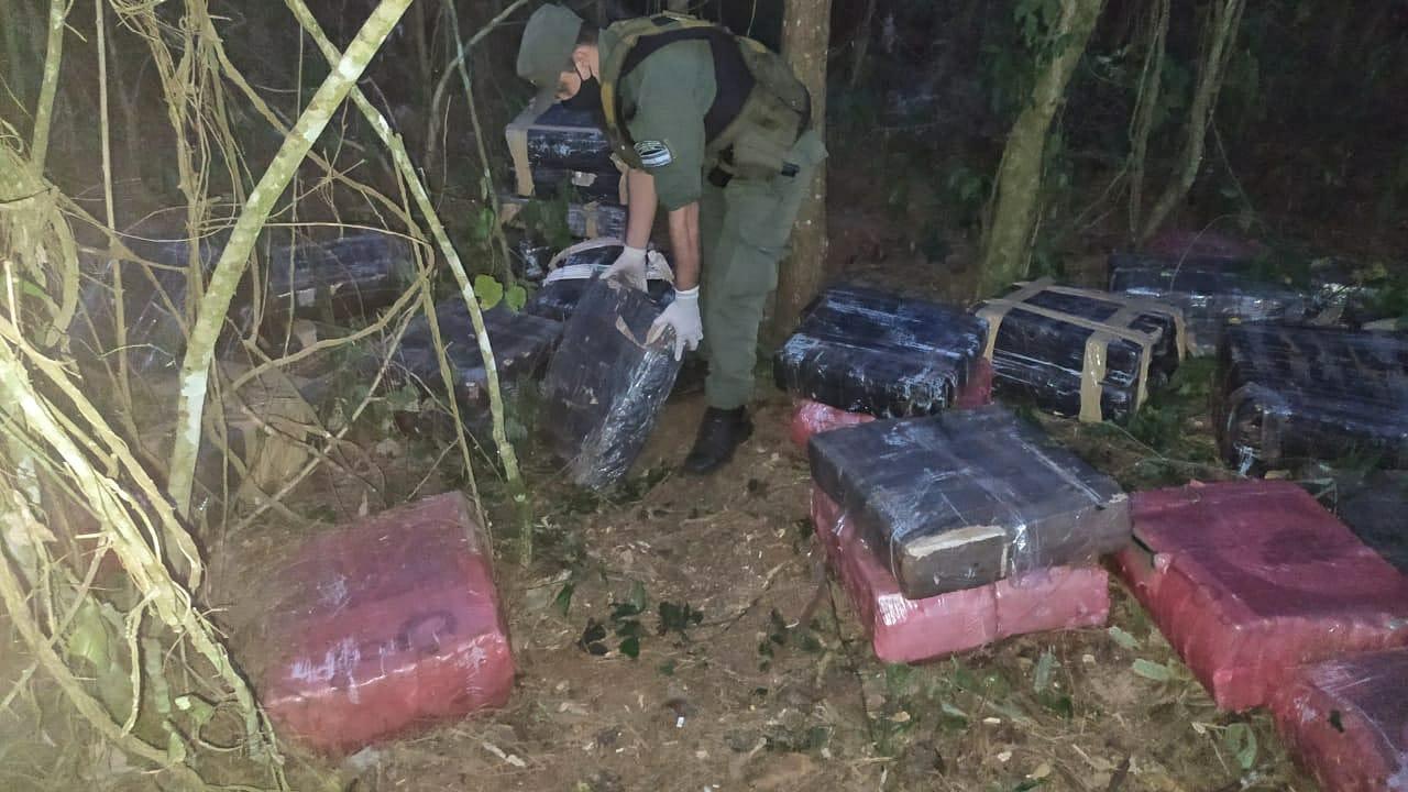 Incautan más de tres toneladas de marihuana en dos operativos en Misiones.