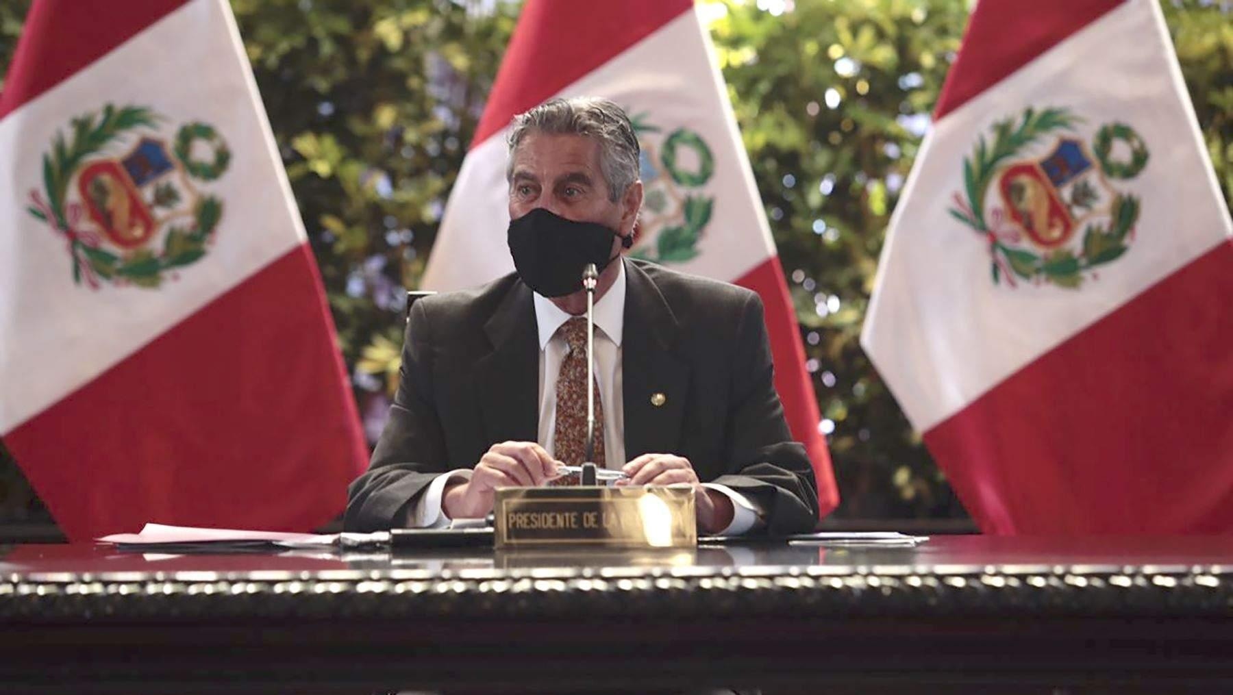 El presidente de Perú, Francisco Sagasti, durante el anuncio.