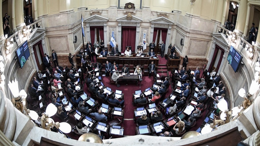 En el recinto solo podrán estar cuatro senadores por cada uno de los dos bloques mayoritarios y seis por las demás bancadas.