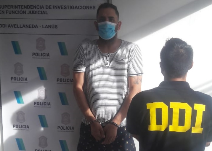 Este es el individuo que fue capturado por los efectivos policiales en la localidad de Dock Sud.