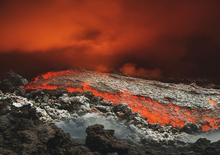 En las Islas Aleutianas centrales hay un pequeño grupo de seis volcanes cuyas montañas tienen aspecto cónico y empinado.