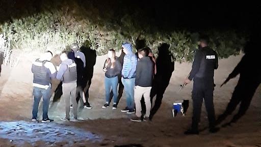 La fiesta clandestina estaba llevándose a cabo en la noche del domingo.