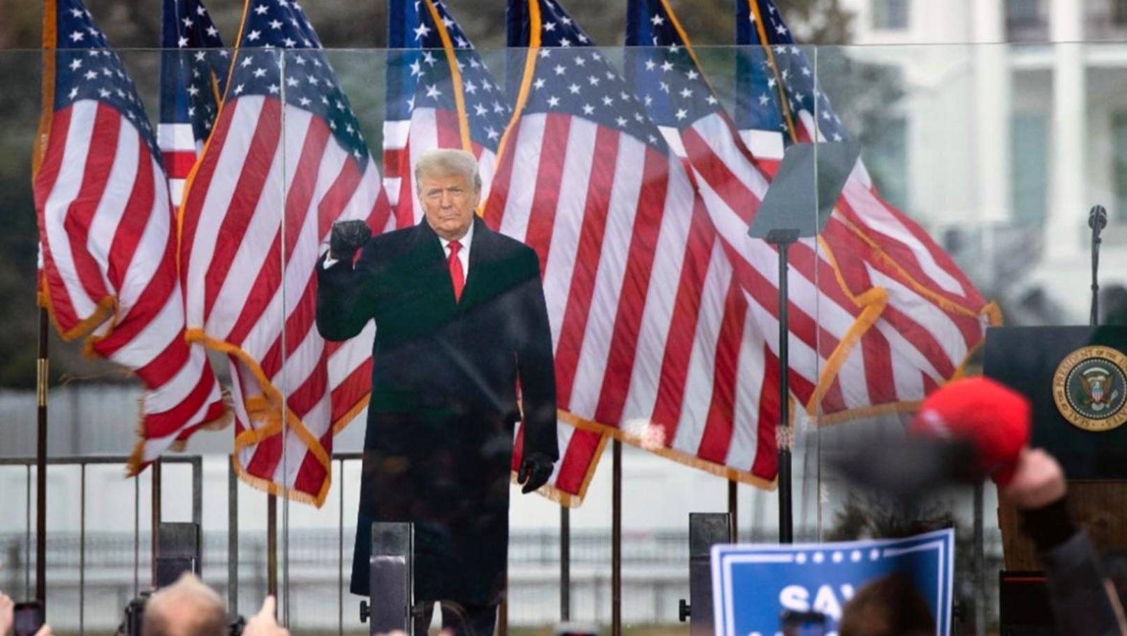 El presidente de Estados Unidos, Donald Trump, hablando ante sus seguidores.