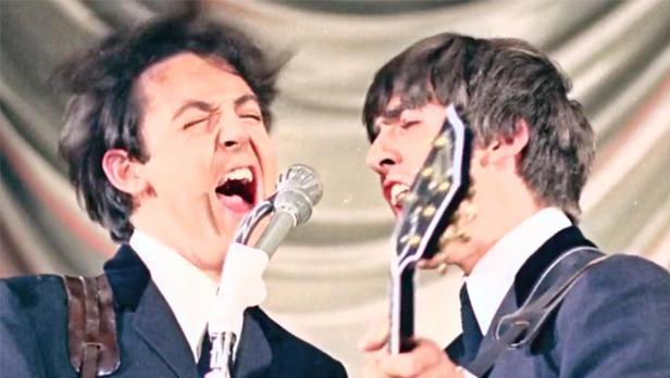 Paul McCartney, junto a George Harrison, en The Beatles (Archivo).