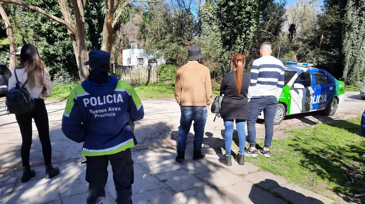 Desactivan una fiesta clandestina con casi 500 jóvenes en Mar del Plata.