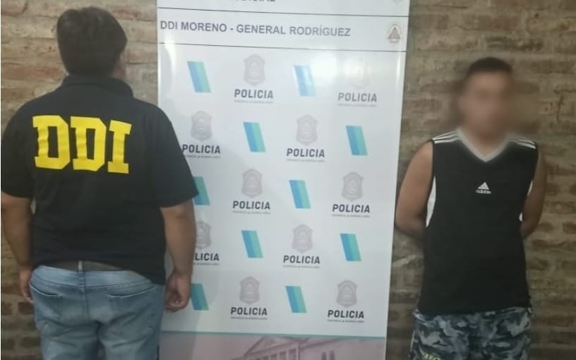 El individuo de 25 años detenido, acusado de haber violado a su hijastra menor de edad.