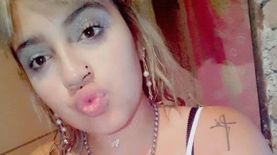 Karen Ponce, de 19 años, fue asesinada de un disparo mientras estaba reunida con amigos en la vereda de su casa en Mendoza (Facebook).