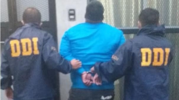 Este es el delincuente que fue apresado por los investigadores en el barrio porteño de Villa Lugano.