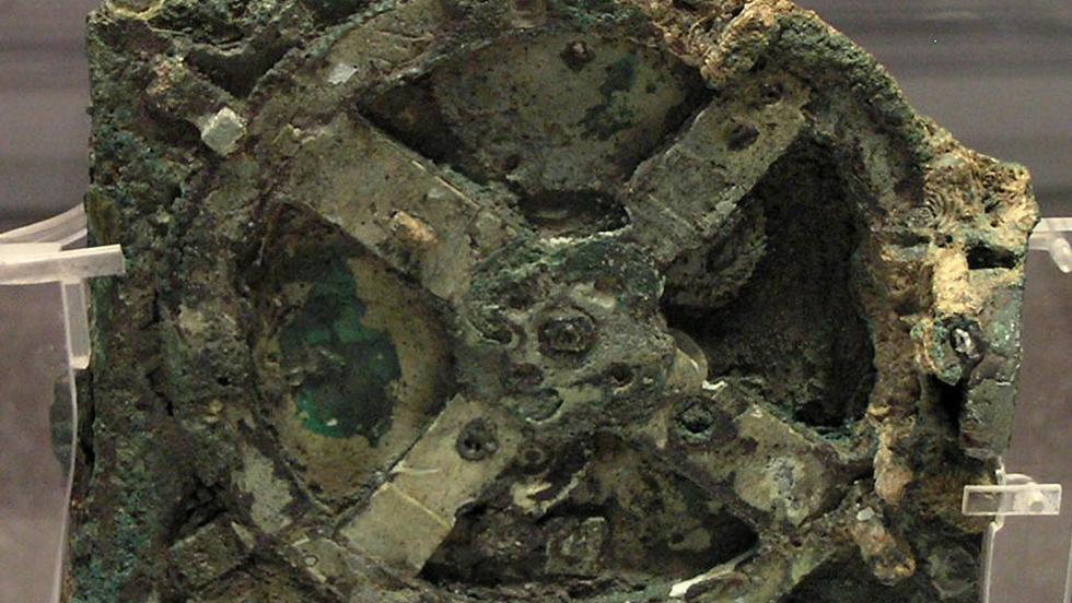 Mecanismo de Antikythera, uno de los artefactos tecnológicos más misteriosos.