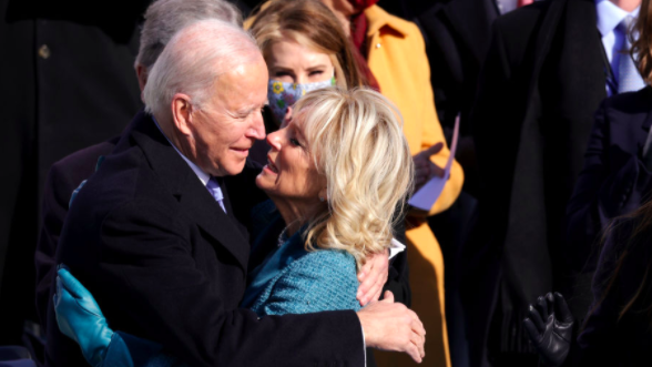 Joe Biden y la primera dama Jill Biden en la ceremonia de asunción (Gentileza CNN).