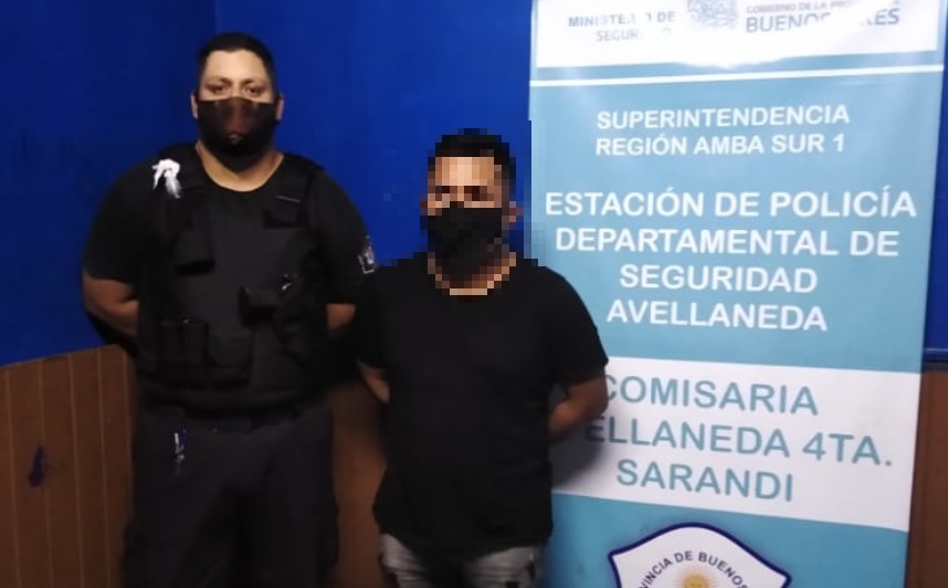 Este es uno de los delincuentes que fue detenido por los efectivos policiales.