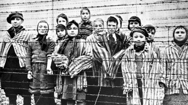 El horror del holocausto reflejado en el rostro de estos nenes judíos.