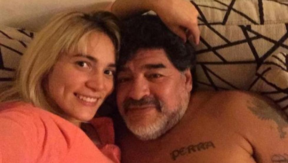 Oliva aseguró que Diego Maradona permitió que siga usando su dinero.