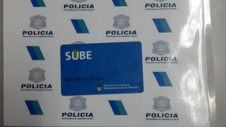 Esta es la tarjeta SUBE de Rodrigo Ruíz, que fue incautada en poder del sospechoso apresado.