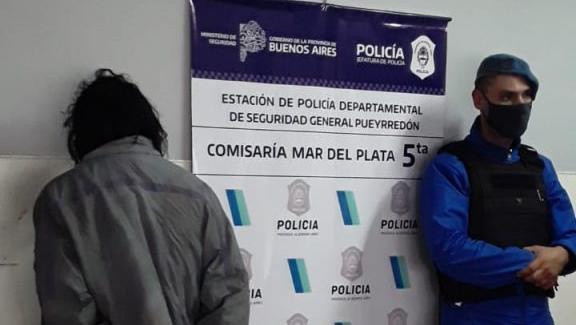 El sujeto fue capturado en el interior de la vivienda de su ex pareja, quien logró accionar el botón de pánico.