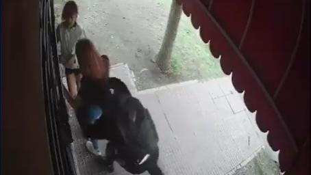 Violento robo en Morón (Captura de video).