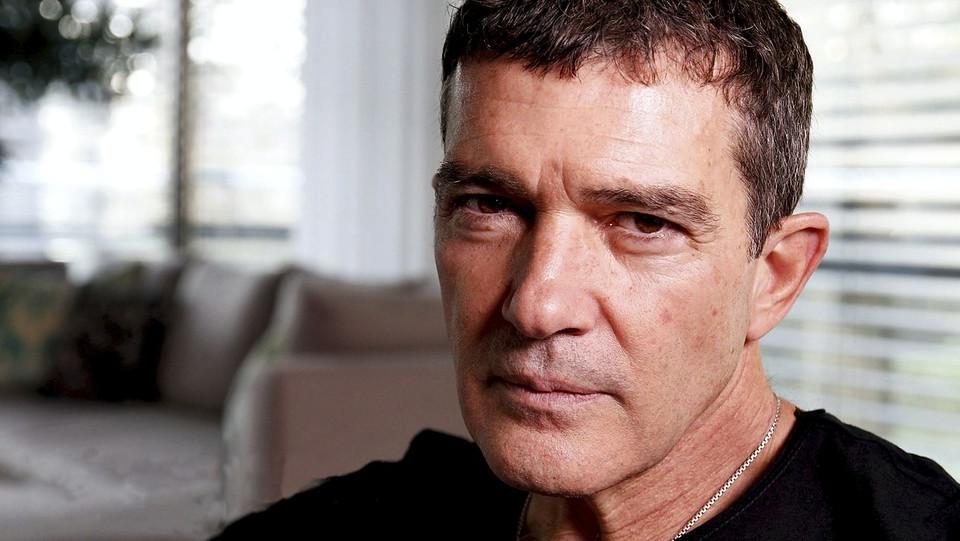 Antonio Banderas reveló que no pudo dormir culpa de un fantasma.