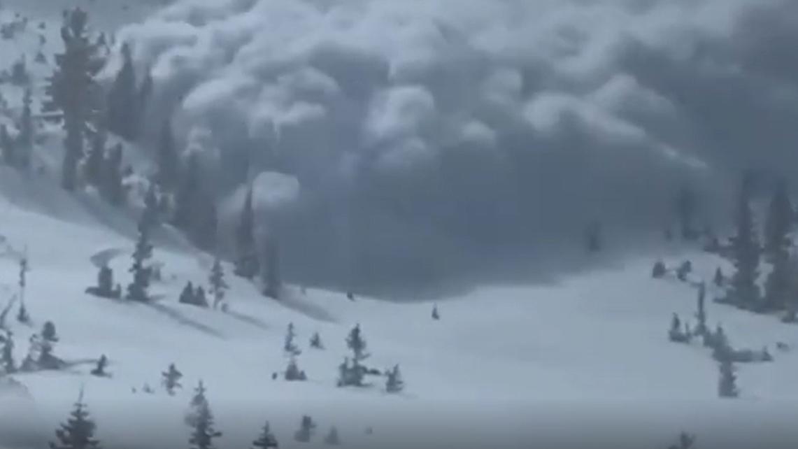 La avalancha grabada por los turistas.