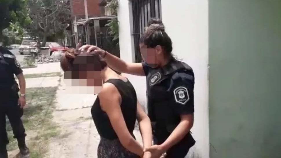 Cae joven sospechada de llevar a menor a La Plata para intercambios sexuales.