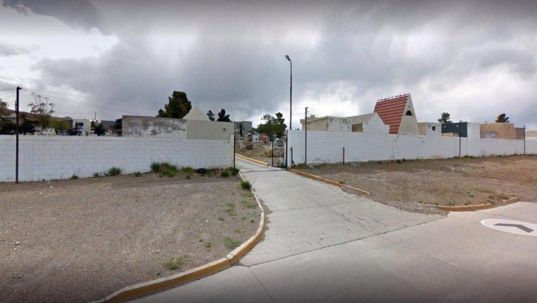 La puerta del cementerio de Caleta Olivia, donde ocurrió el hecho (Google Street View).