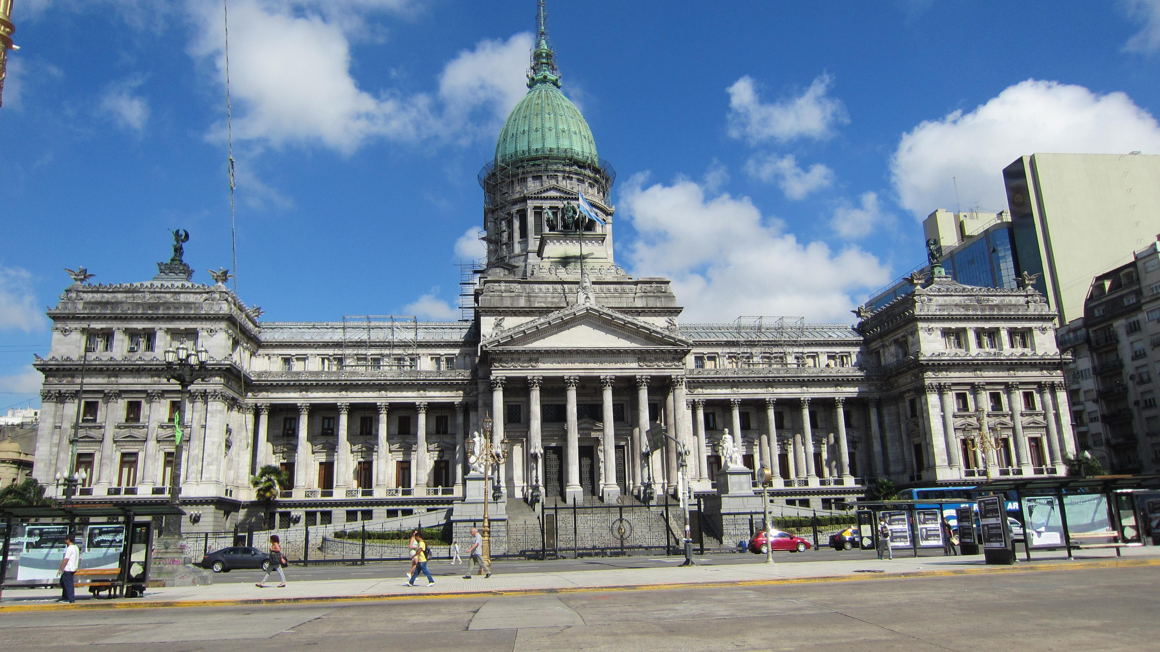 El Congreso se prepara para el último adiós a Carlos Menem.