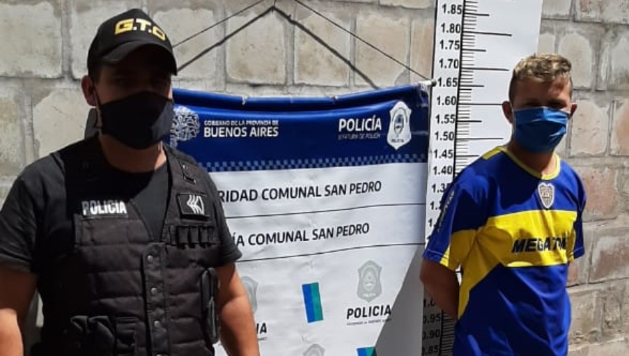 Este es el individuo que fue detenido por el asesinato a balazos del joven de 19 años.