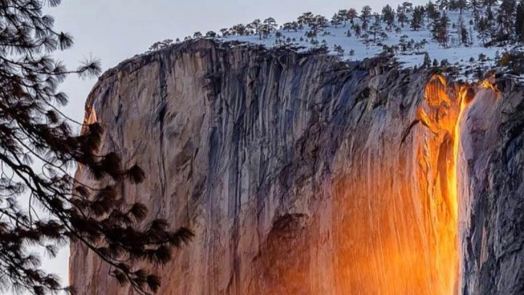 Muchos creen que lo que cae de la cascada es lava. 