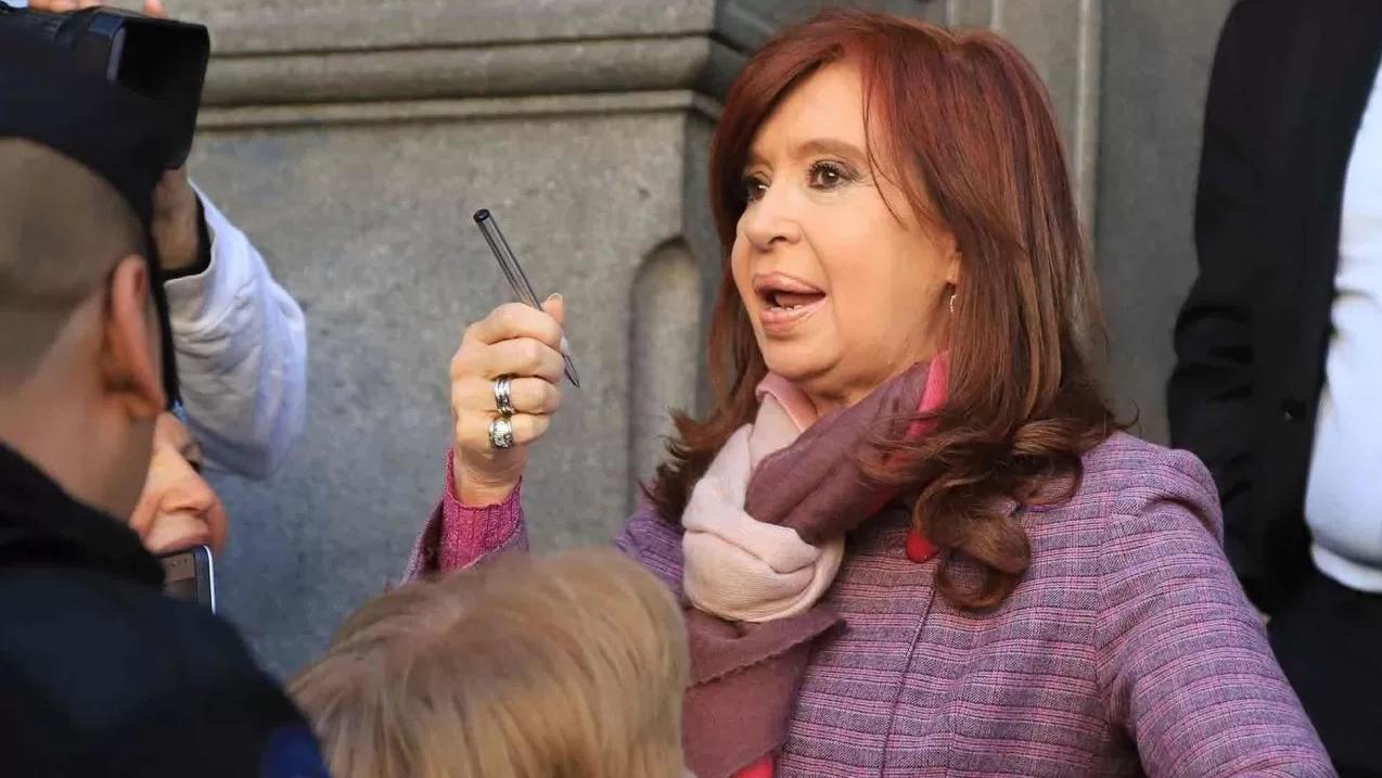 Cristina Kirchner reclama nuevamente estar presente y que se trasmita la audiencia de 