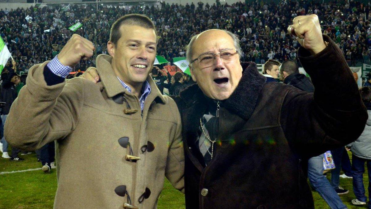 Matías Almeyda junto a su padre Oscar, al ganar el campeonato con Banfield.