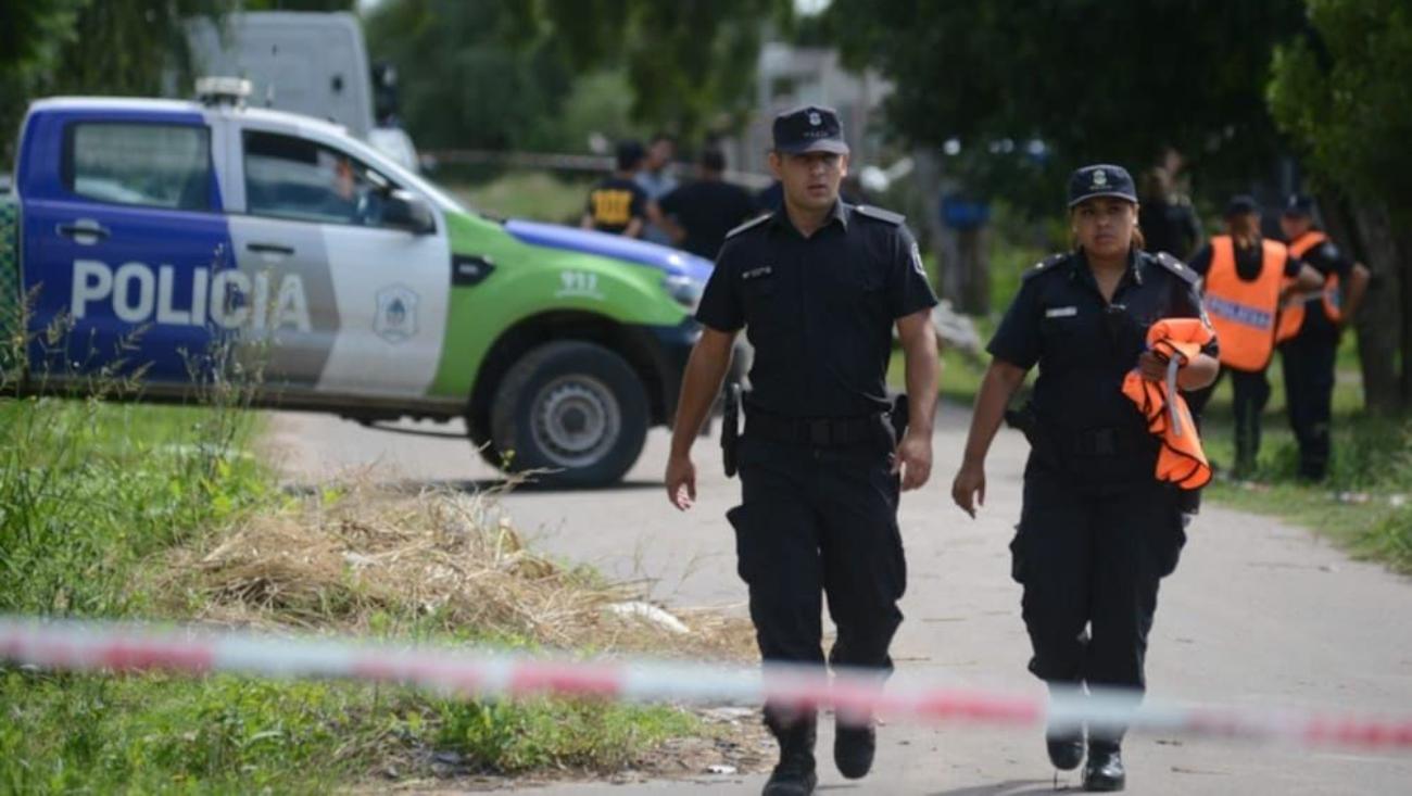 La policía halló al sospechoso del crimen en una casa de Melchor Romero.