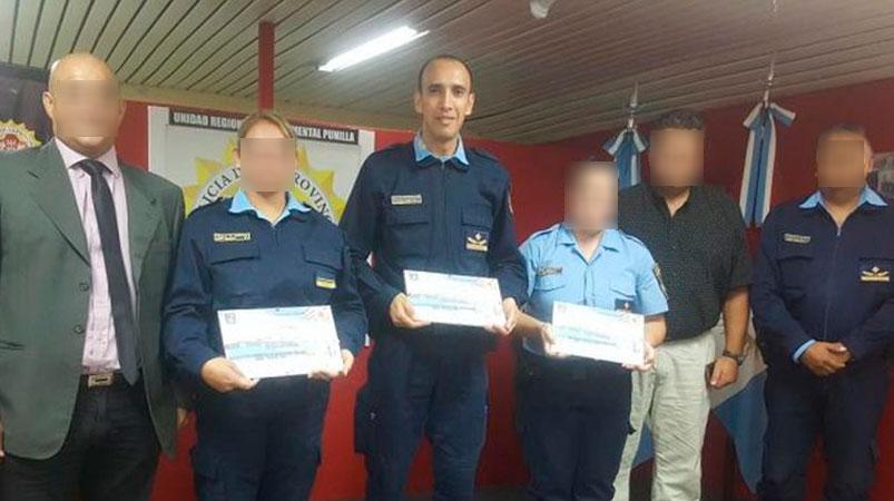 En el centro de la imagen el comisario inspector Duilio Recio, acusado de abuso sexual (Gentileza El Doce). 