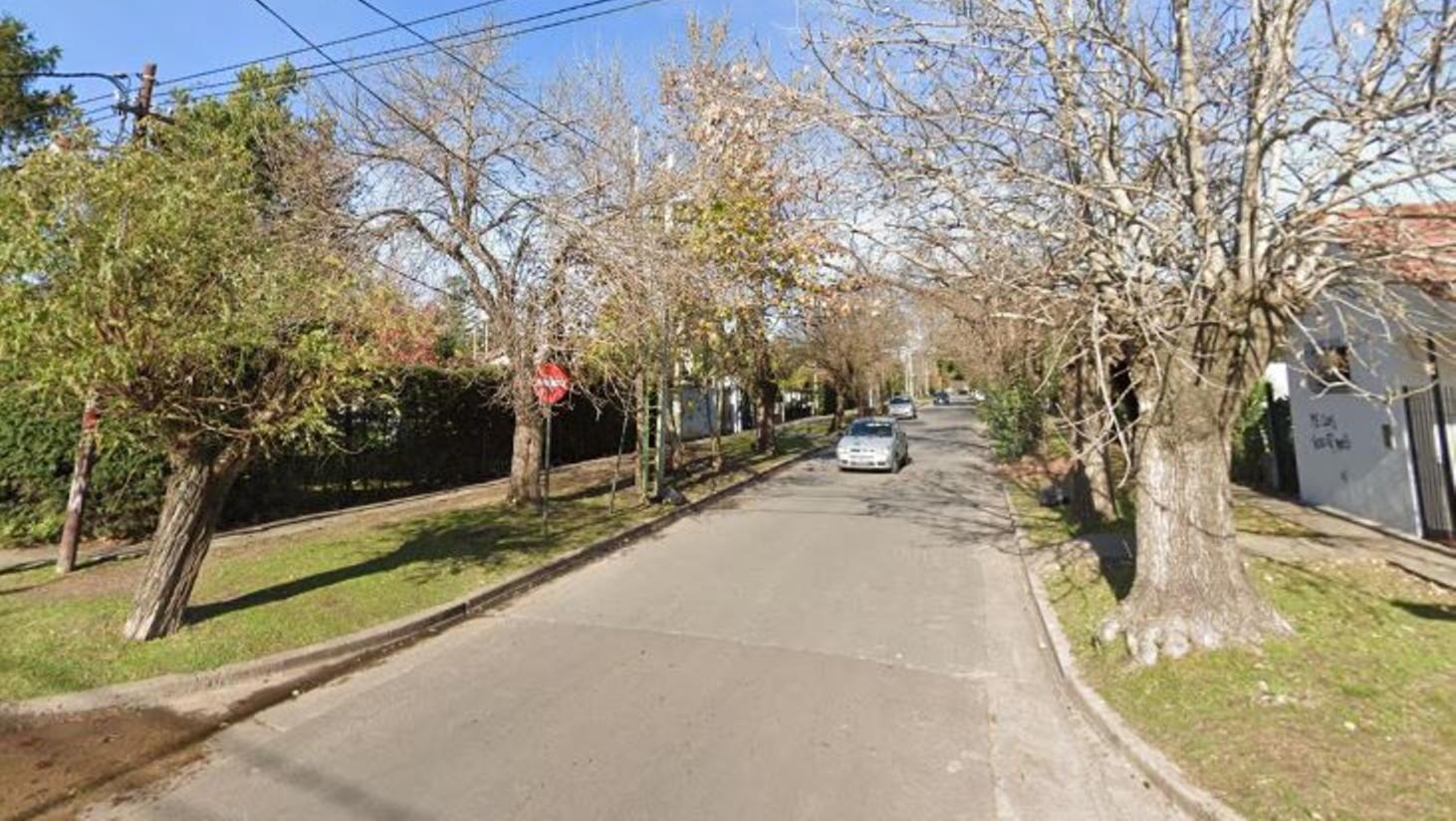 Las víctimas se encontraban cenando en el quincho de una casa de 471, entre 21 y 21 A, City Bell (Google Strett View).