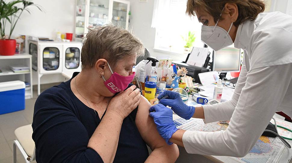 Otras 131 personas murieron y 7.307 fueron diagnosticadas con coronavirus en el país. (Télam)