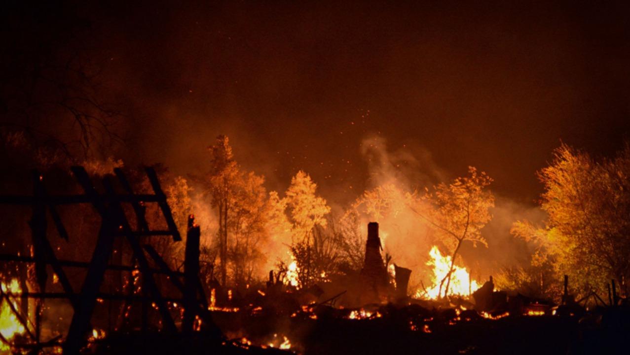 El fuego sigue arrasando distintas localidades chubutenses (Diario Río Negro).